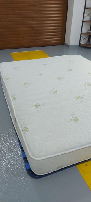 Продавам двулицев  матрак Стил в отлично състояние.