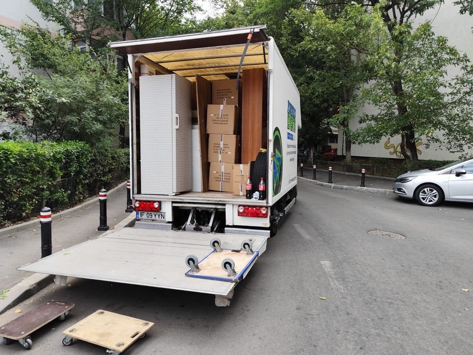 Mutari mobila transport bagaje carat pe scări marfa Demontare mobilier