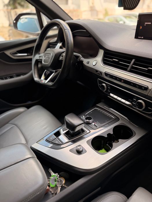 Audi Q7 2016 година