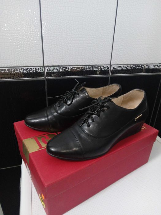 Продам обувь туфли Basconi