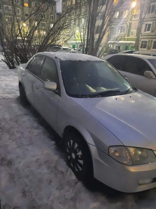 Мазда автомобил..