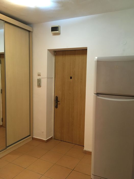 Particular, vand garsoniera cf 1, etaj 1, la cheie zona Mall Vitan