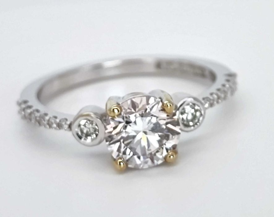 Inel 18k cu diamante naturale si un diamant lab grown 1,25ct