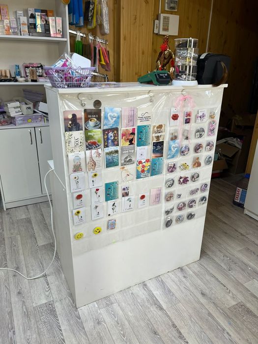 Продам витрину, шкаф, кассовый столик