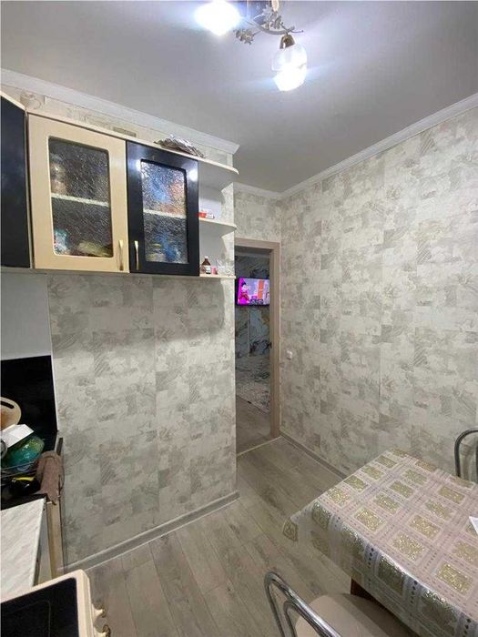 продаю 2 комнатную в 12 микрорайоне