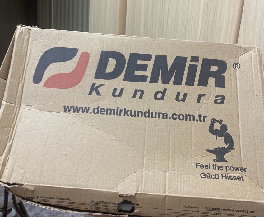 Продам спец обувь новый