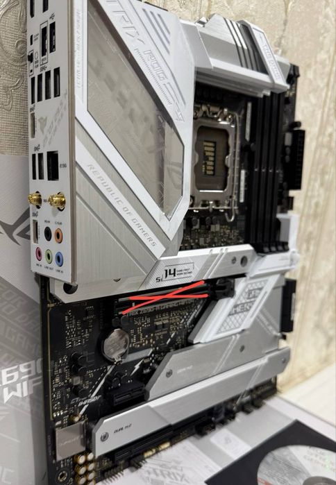 Asus rog strix Z690A gaming WiFi DDR4