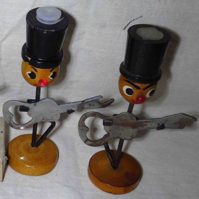 Сувениры советские - пепельница "Верблюд", Гитарист