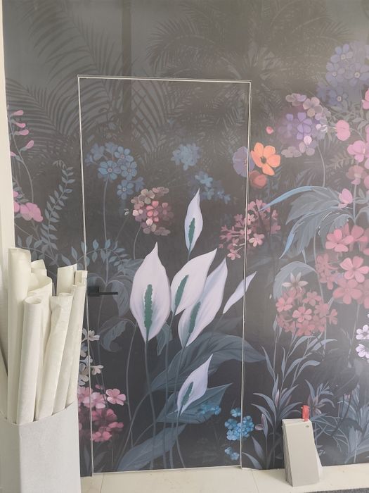 Скрытая дверь с открыванием от себя