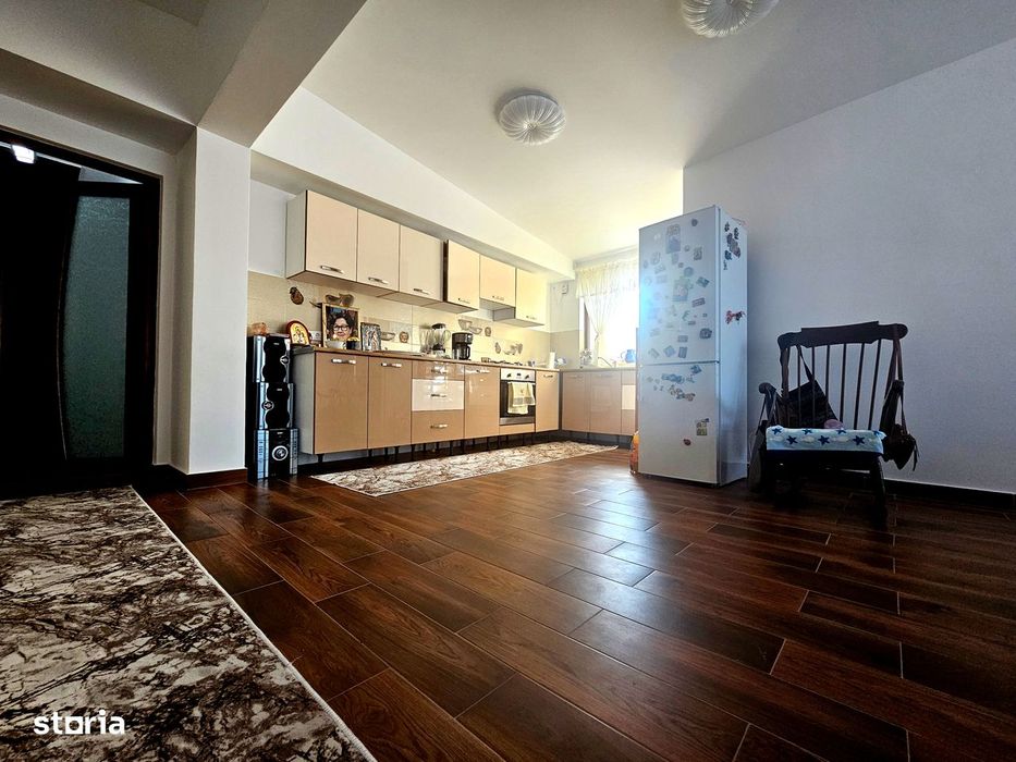 Casa vanzare 6 camere ,cu 629 mp teren zona PARCUL DE SOFT