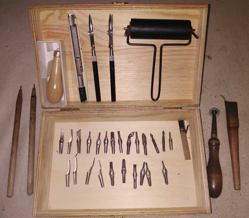 Set gravura linografie, sculptura-gravura piele, zinc, ceramica etc