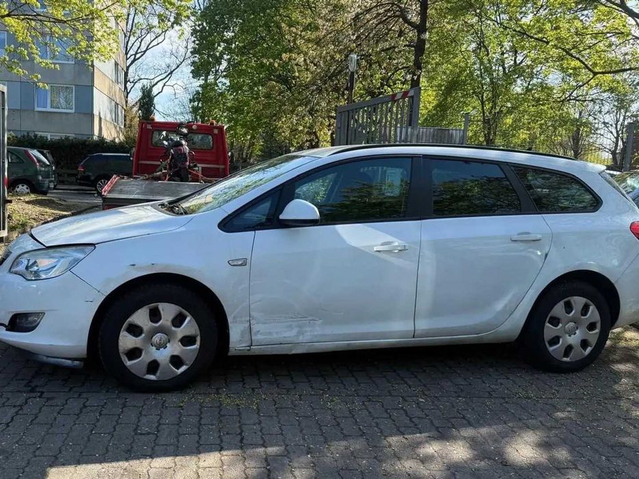 На Части Opel Astra J 1.7cdti 110к.с. комби 2014г.