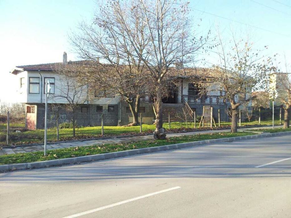 Продава се Къща в Варна, Червен площад - 320 кв.м за 231 €/кв.м - Снимка #1