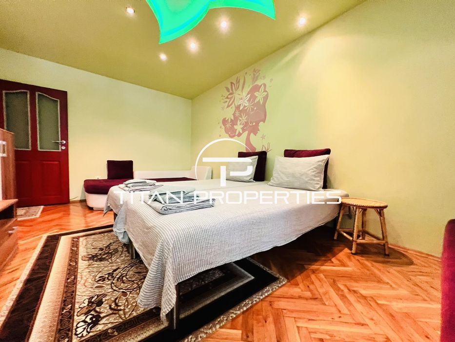 Дава се под наем Двустаен апартамент в Бургас, Лазур - 68 кв.м за 408 € - Снимка #1