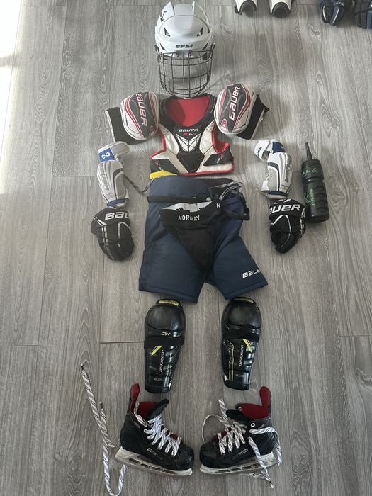 Продам форму хоккейную!