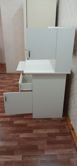 Компьютерный стол.