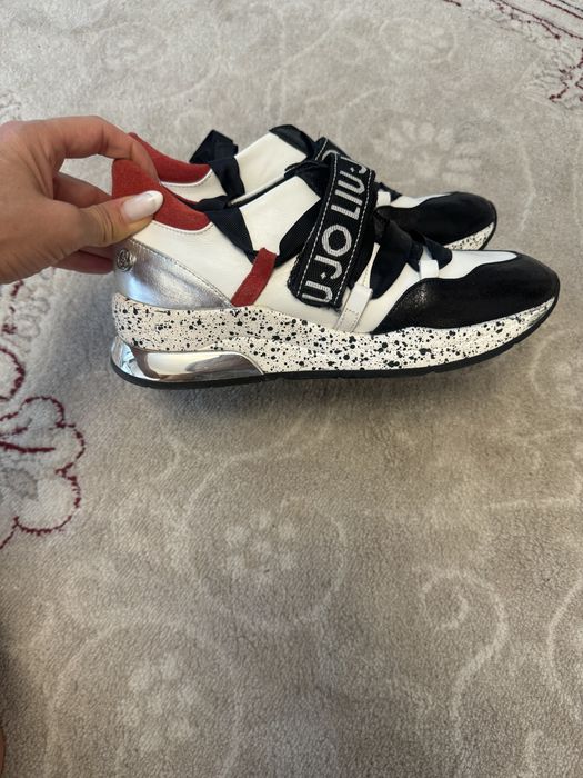 Сникърси Liu Jo