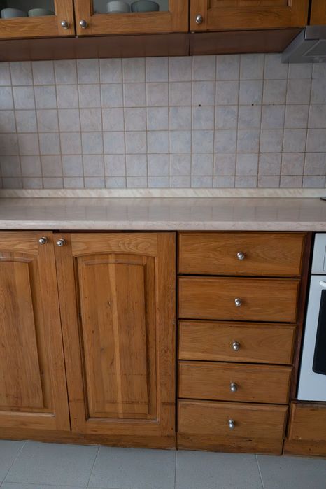 Кухня масив дъб 1400 лева с включени електроуреди