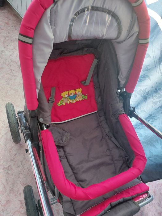 Красная  детская каляска