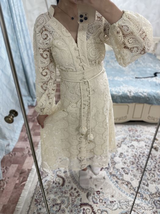 Бежевый платье продам