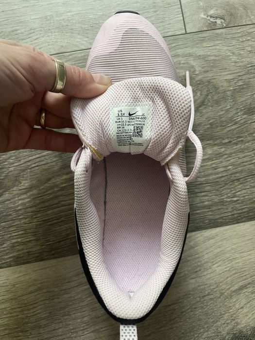 Спортивные кроссовки NIKE