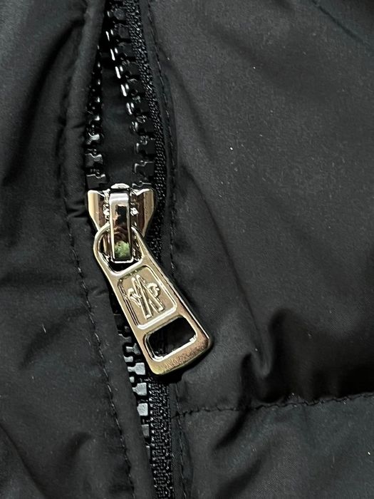 Зимно яке Moncler в размер ХЛ като ново