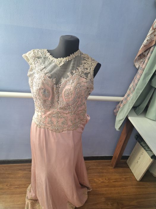 Продам вечернее элегантное платье