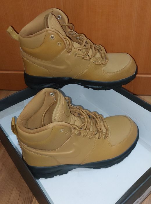 Vand ghete Nike Manoa