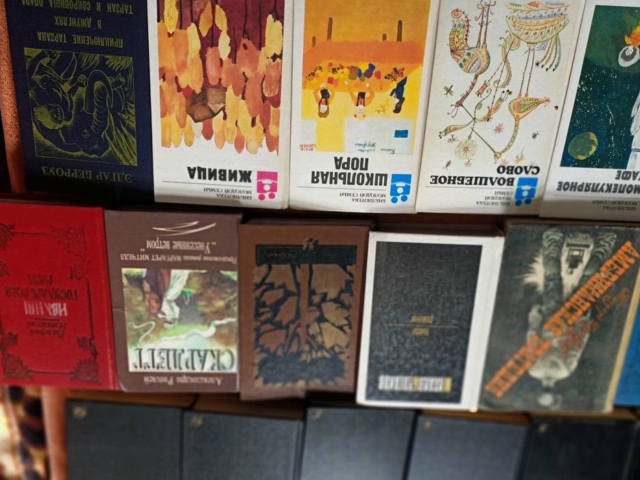 Продам книги. Очень много разных.