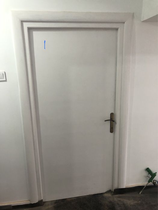 De vânzare 4 uși din lemn pentru interior