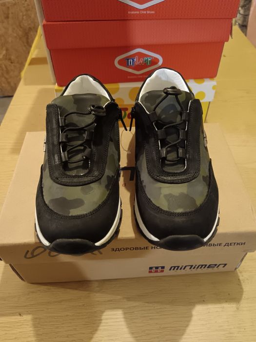 Продаю детские кроссовки