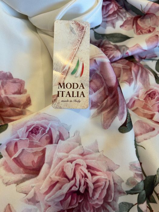 Нова италианска рокля с етикет Moda Italia - на рози