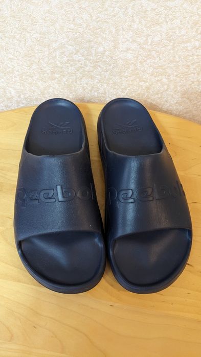 Продам тапочки сланцы фирмы Reebok оригинал