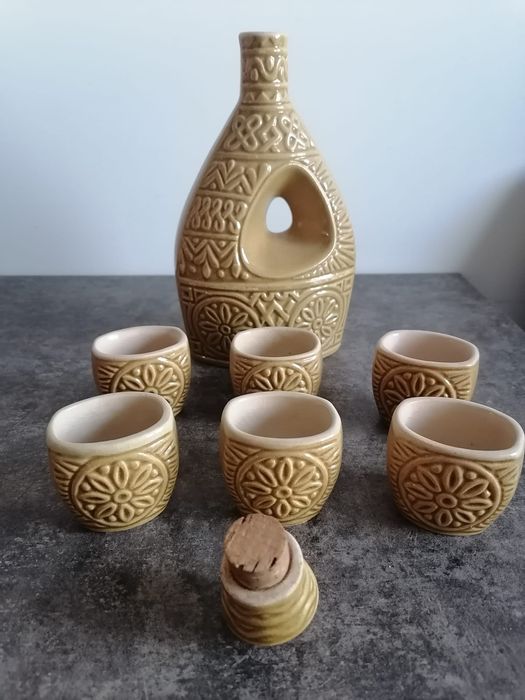 Vând set tradițional decorativ sticlă+6 pahare țuică