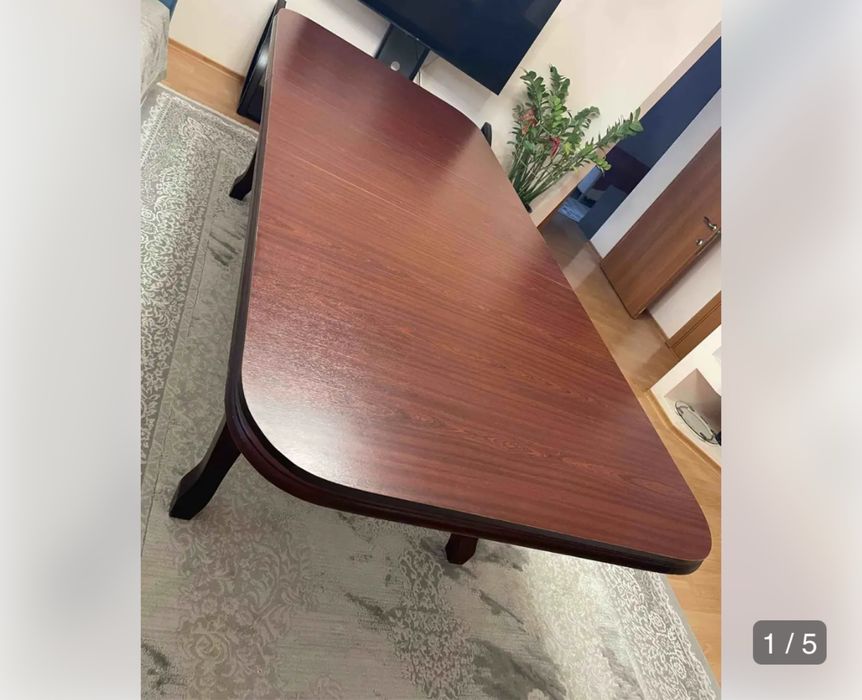 Стол для кухню . Стол для гостей