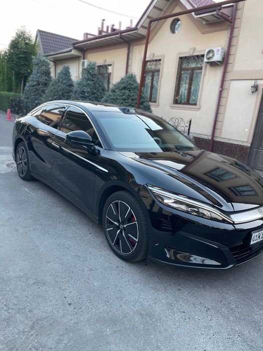 Byd Han L sotiladi 1 matorli en fuli 680 ta ot kuchi 701 km !