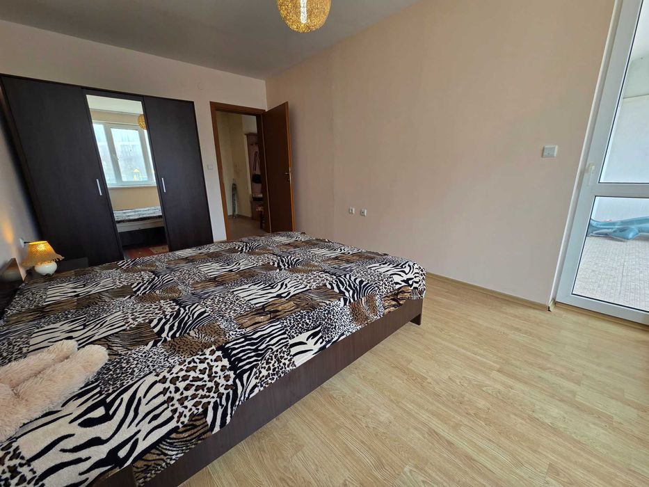 Двустаен апартамент на първа линия море в Равда