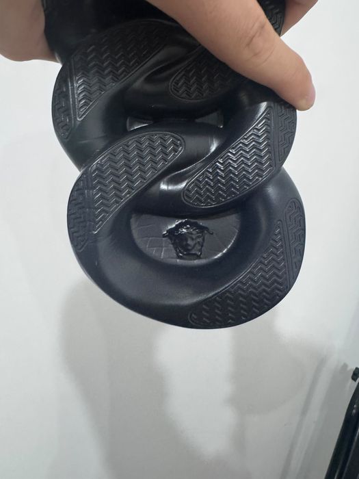 Versace chain reaction