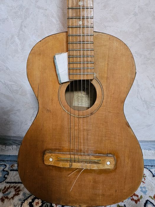 Продам гитару из Москвы