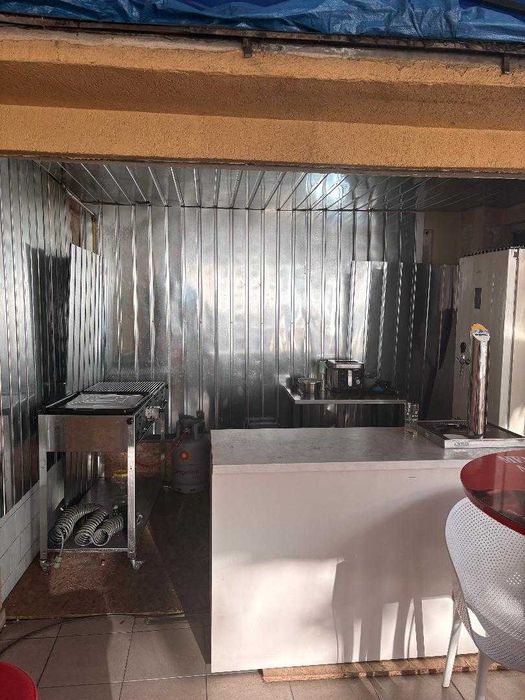 Afacere la cheie, restaurant party room caut partener sau vand afacerea.
