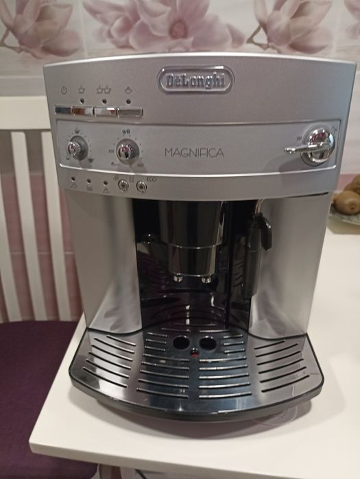 Aparat de cafea DeLonghi magnifica