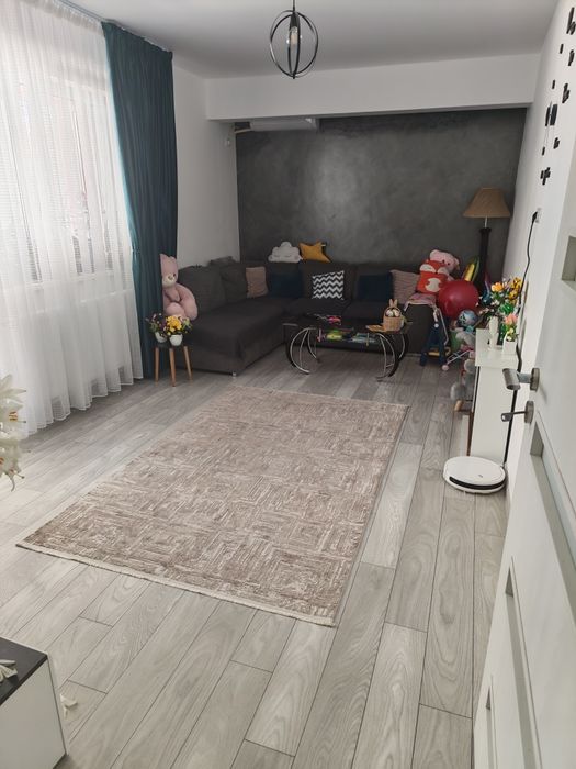 Vând apartament cu 3 camere
