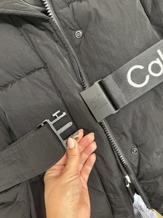 Продам женскую зимнюю куртку Calvin Klein