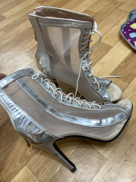 Босоножки хай хилс