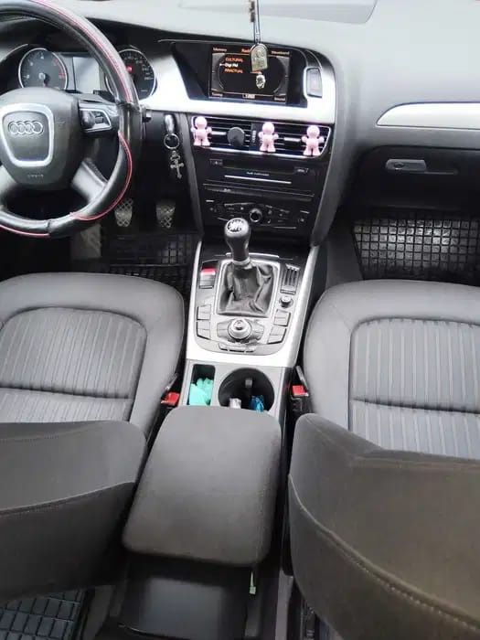 Vând Audi A4 B8 2011