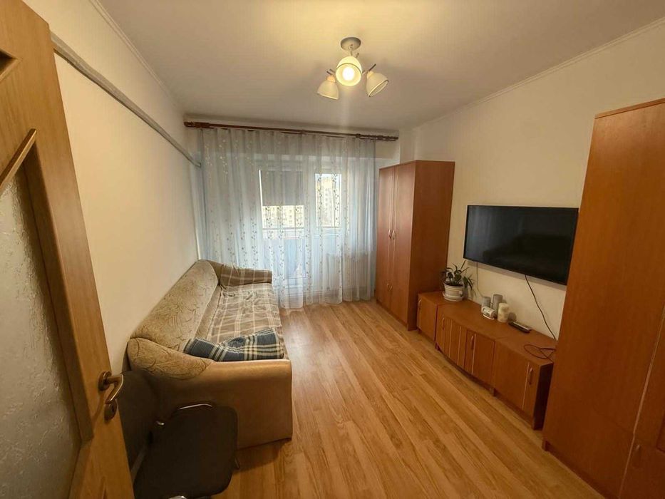 Vand apartament cu 3 camere