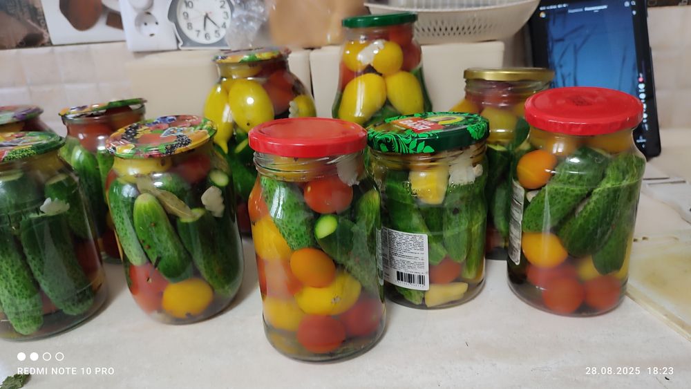 Огурцы маринованные..помидоры..ассорти..