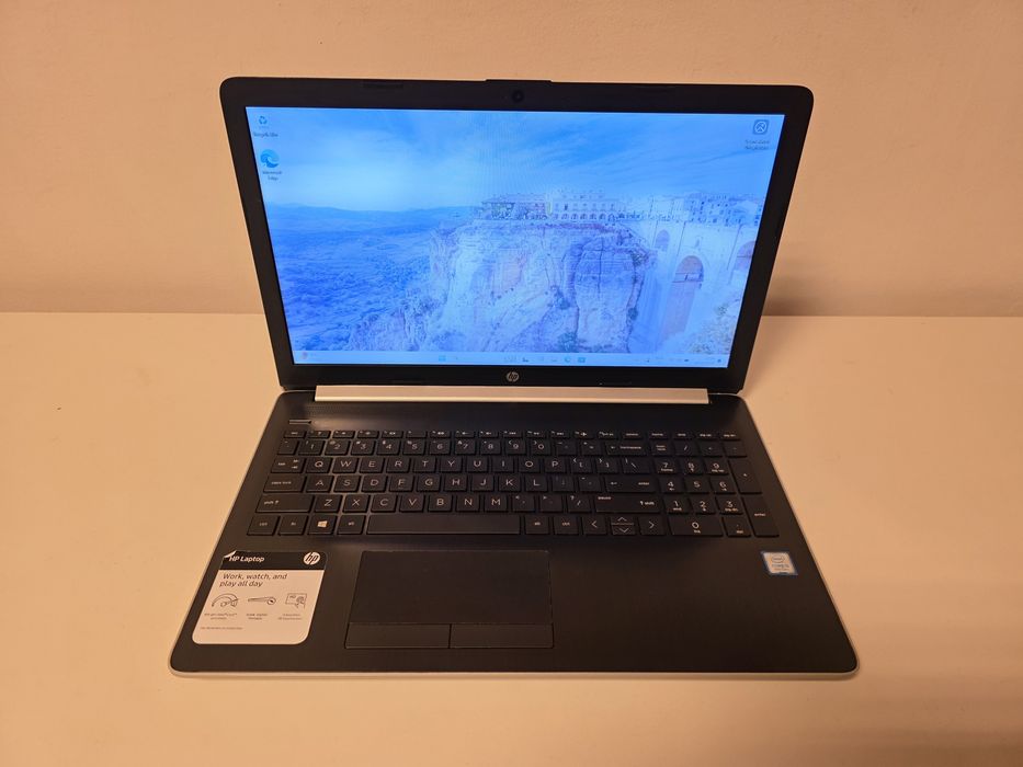 Laptop HP i3 gen8 ssd 15.6 TOUCHSCREEN Windows 11 GARANTIE