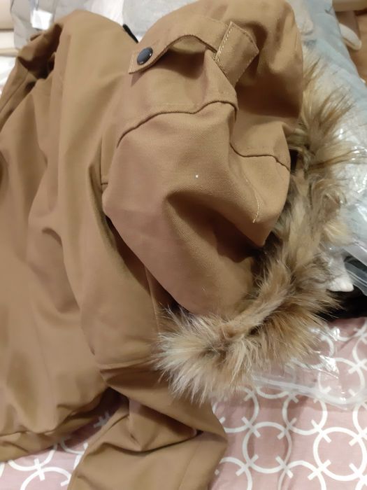 Jacheta barbateasca H&M, cu gluga, stare impecabila (nepurtata)