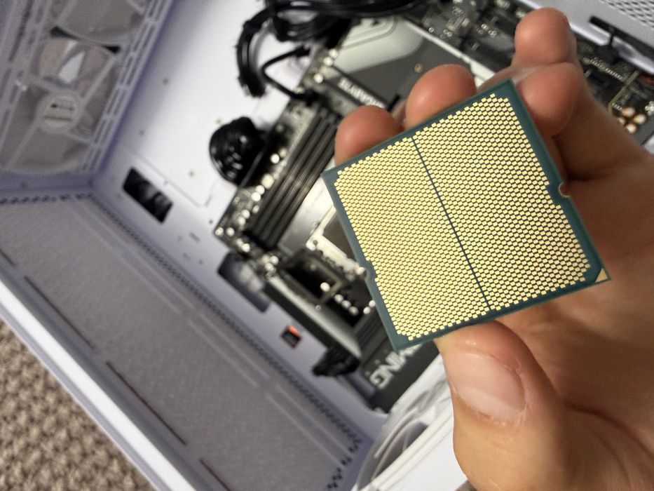 RYZEN 7800X3D  + B650 Gaming X AX V2 (wifi+bluetooth)